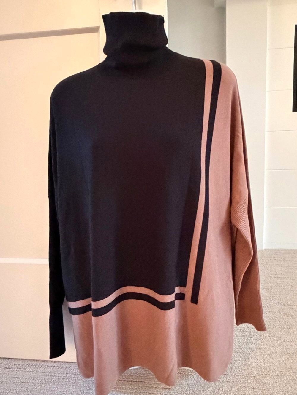 REISS Chic Two-Tone Colorblack Shall Fit Turtleneck Sweater L NWT